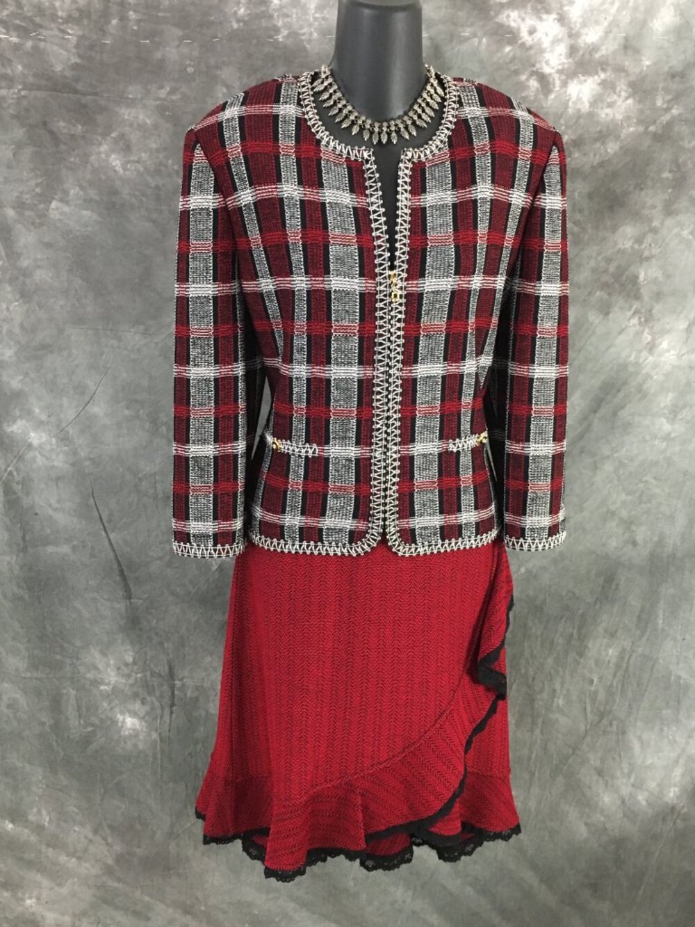 BEAUTIFUL St John collection knit red black jacket skirt suit size 12
